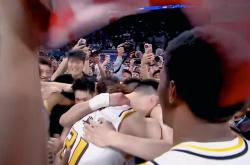 开云体育入口-球队团结一心，斩获关键三分守住榜首