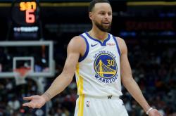 开云体育中国-爵士险胜巴西男篮，库里打破历史纪录