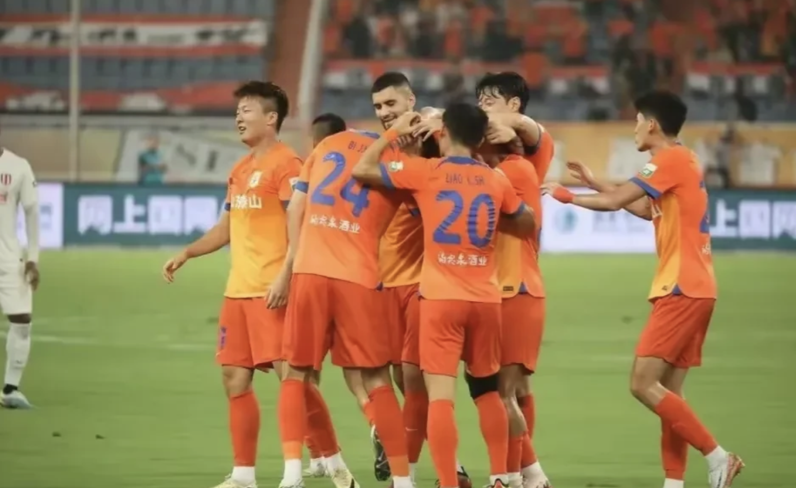 上港球队实力雄厚，备战过后中超比赛