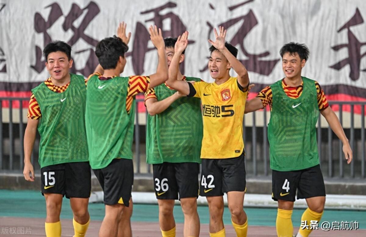 粤媒头条披露内幕，球队训练现场一览无余