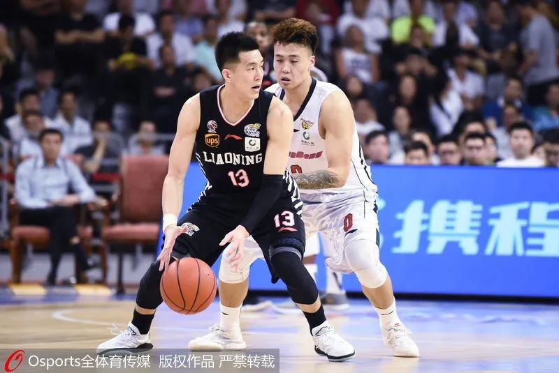 包含田径项目中强手对决一触即发争先的词条
