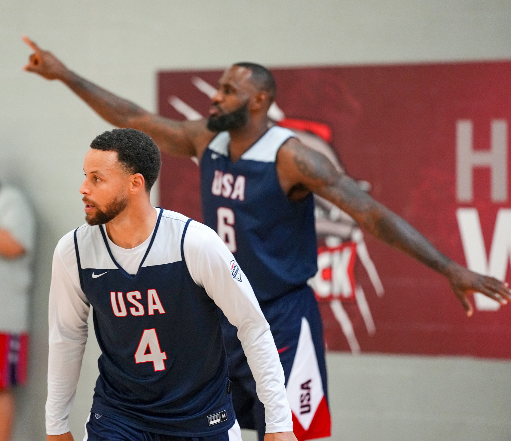 爵士险胜巴西男篮,库里打破历史纪录 爵士险胜巴西男篮,库里打破历史纪录