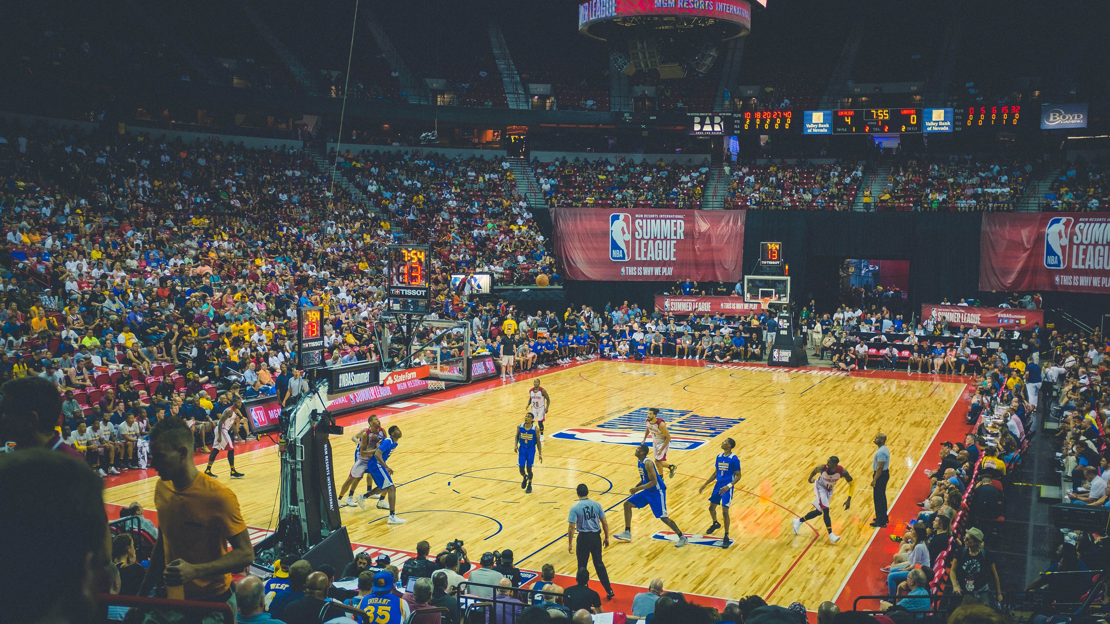 体育跨界狂想曲，塞维利亚足球征服喀麦隆，福登篮球天赋引爆NBA季后赛