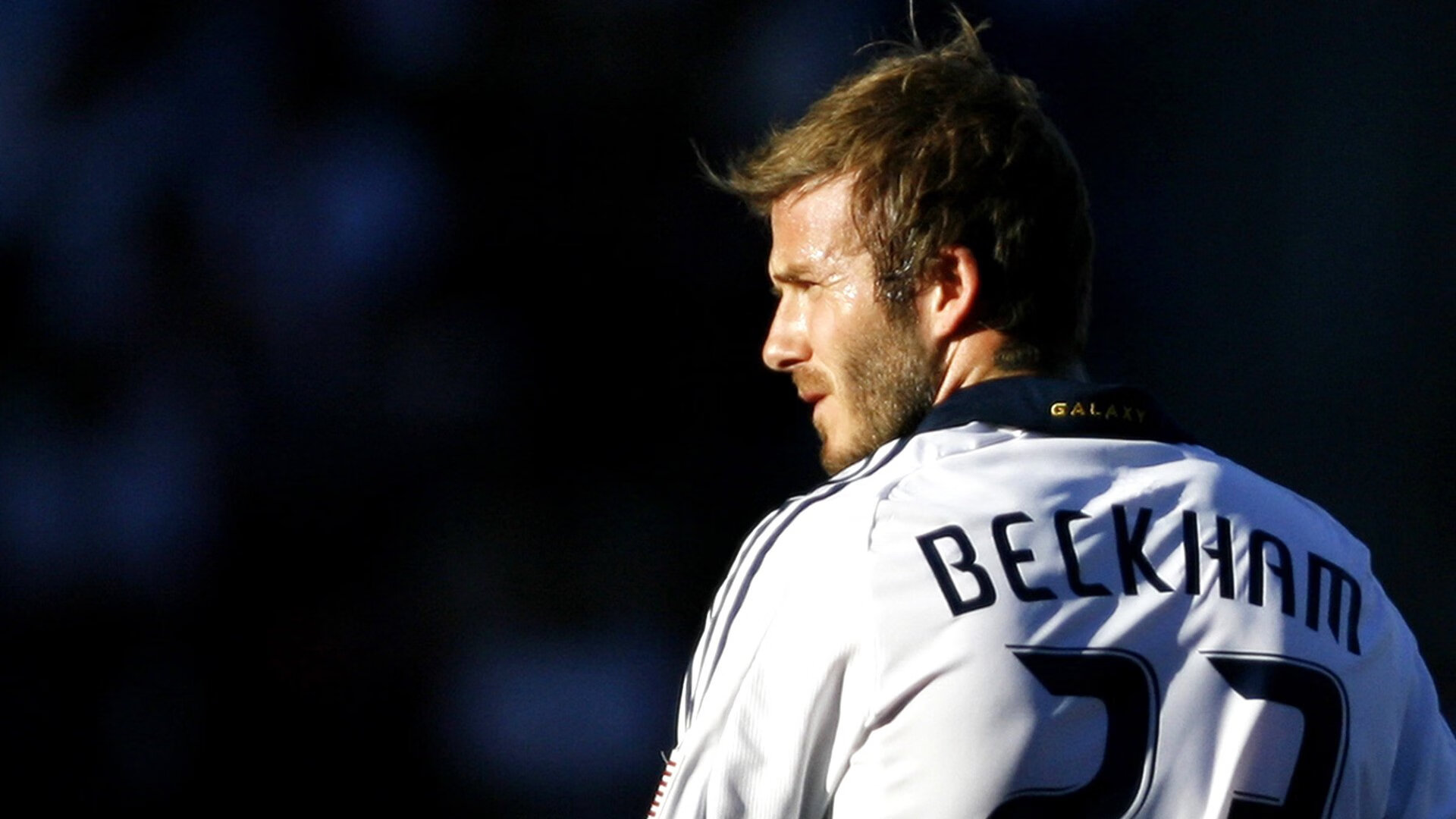 冰与火的相遇,日本队力克英格兰,张继科点燃跨界的深夜赛场